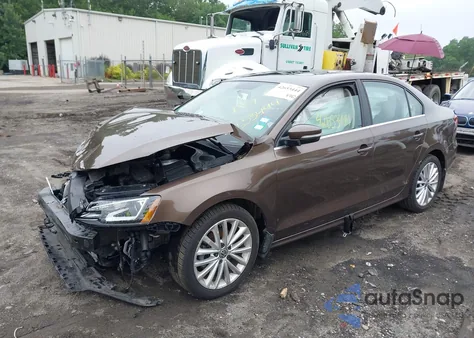 2015 Volkswagen Jetta 1.8T Se z USA, uszkodzony, nr VIN 3VWD17AJ9FM216558